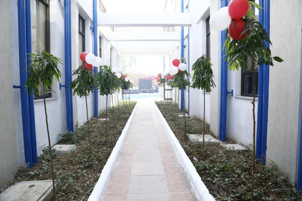 Tdi Club Retreat Hotel Kharar Exterior photo